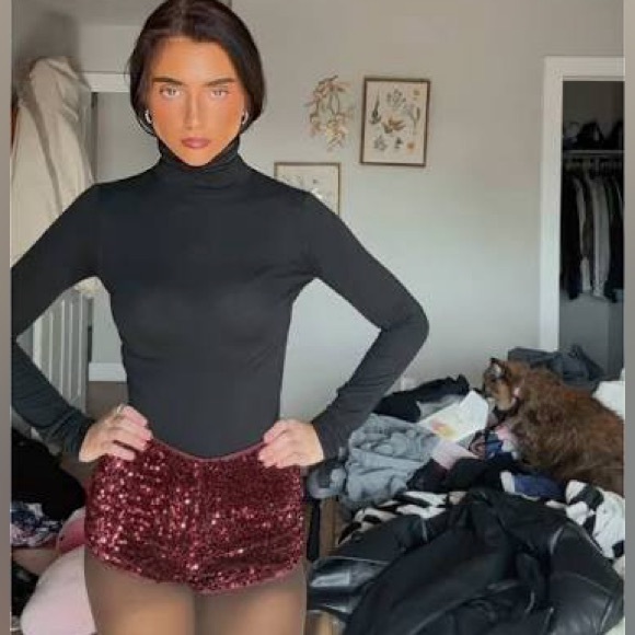 Viral Target Red Sequin Hot Shorts size S - Picture 10 of 12